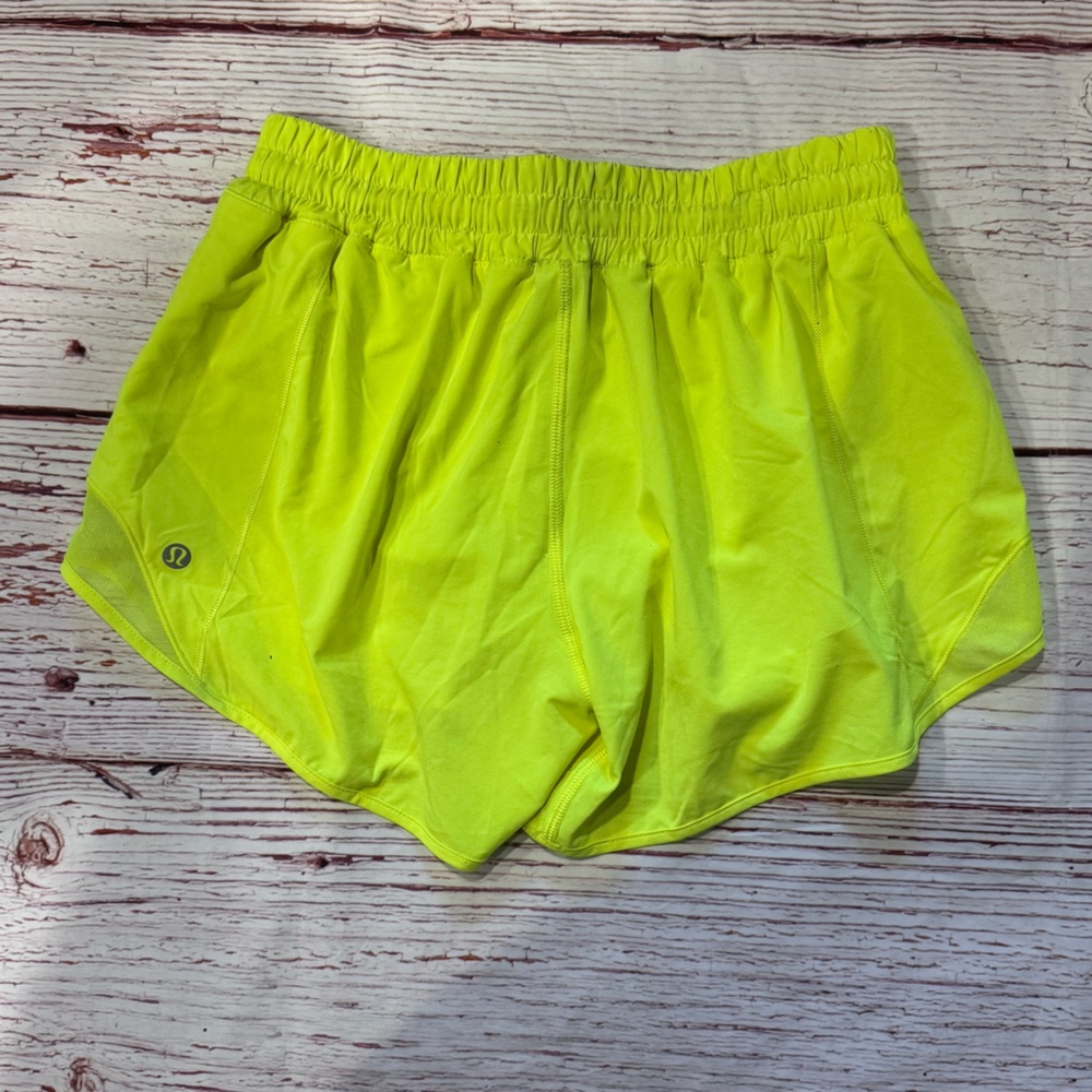 Lululemon Hotty Hot Short II Long 4" in Highlight Yellow Sz 6 - Picture 10 of 12